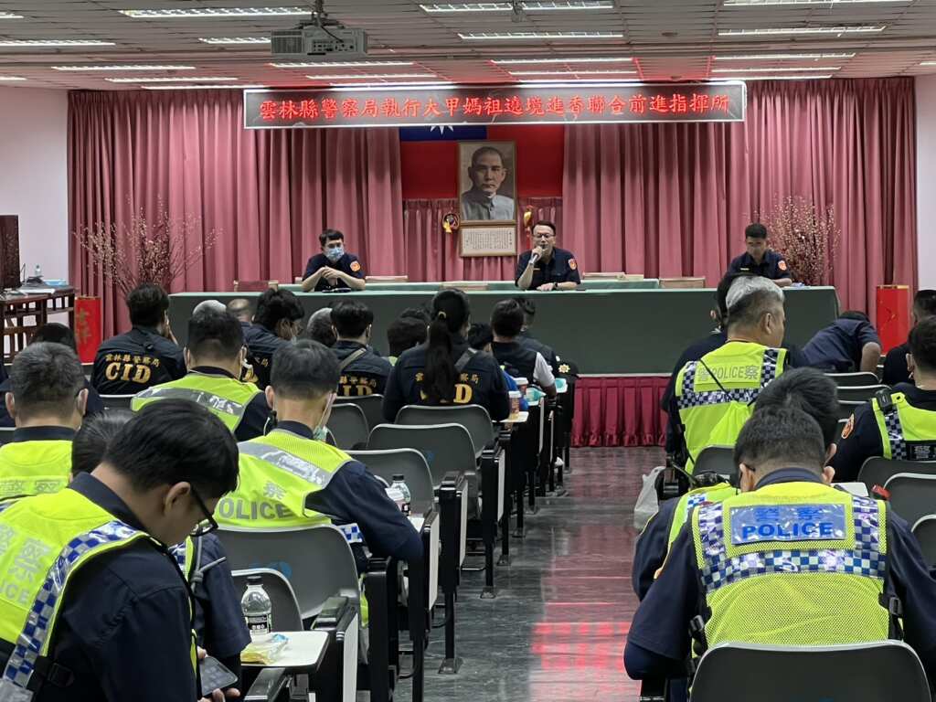 Fc6b57c5f609e70876f779e935536d01西螺警方於繞境活動前會前勤教,讓活動能順利進行。(記者廖承恩翻攝)