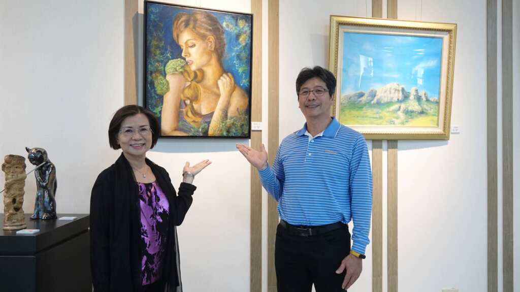 ▲彰化師大美術系研究生陳信正畢業個展「再塑一個『我』」，彰化市立圖書館館長李逢時代表市長林世賢出席歡迎有興趣的民眾踴躍前往觀賞。（記者林明佑攝）