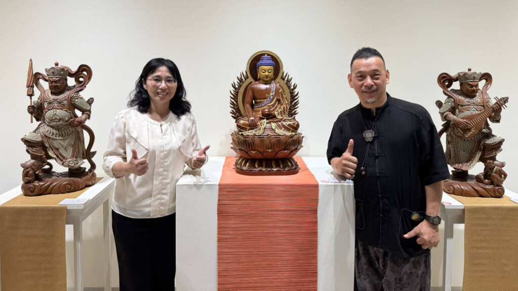 ▲藝術家柯錦中以超過40年的工藝歷程,結合傳統技藝與當代創新,適逢柯老師60歲大展,特別盤點其歷年代表作,共展出63組(105件)作品,完整呈現從傳統粧佛、現代雕刻、當代跨界創作的藝術成就。(記者林明佑翻攝)