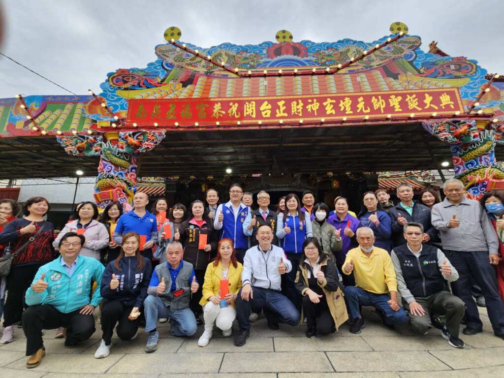 ▲桃園市副市長蘇俊賓出席「玄壇元帥聖誕祈安遶境慶典」並參與千人解粽求好運活動。(桃園市政府提供)