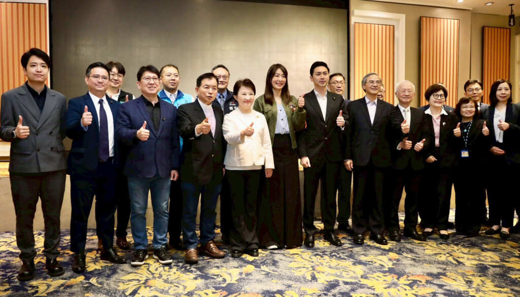 立法院財政委員會赴台中考察「台中101」投資案 台北101團隊的董事長賈永婕看好台中消費市場(圖/張玉泰翻拍)