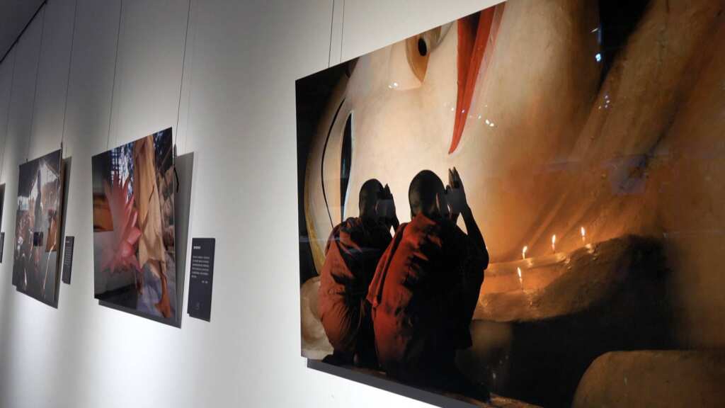 ▲精選13位攝影師的優秀攝影作品展出,喜愛攝影的您千萬不能錯過。(記者林明佑攝)