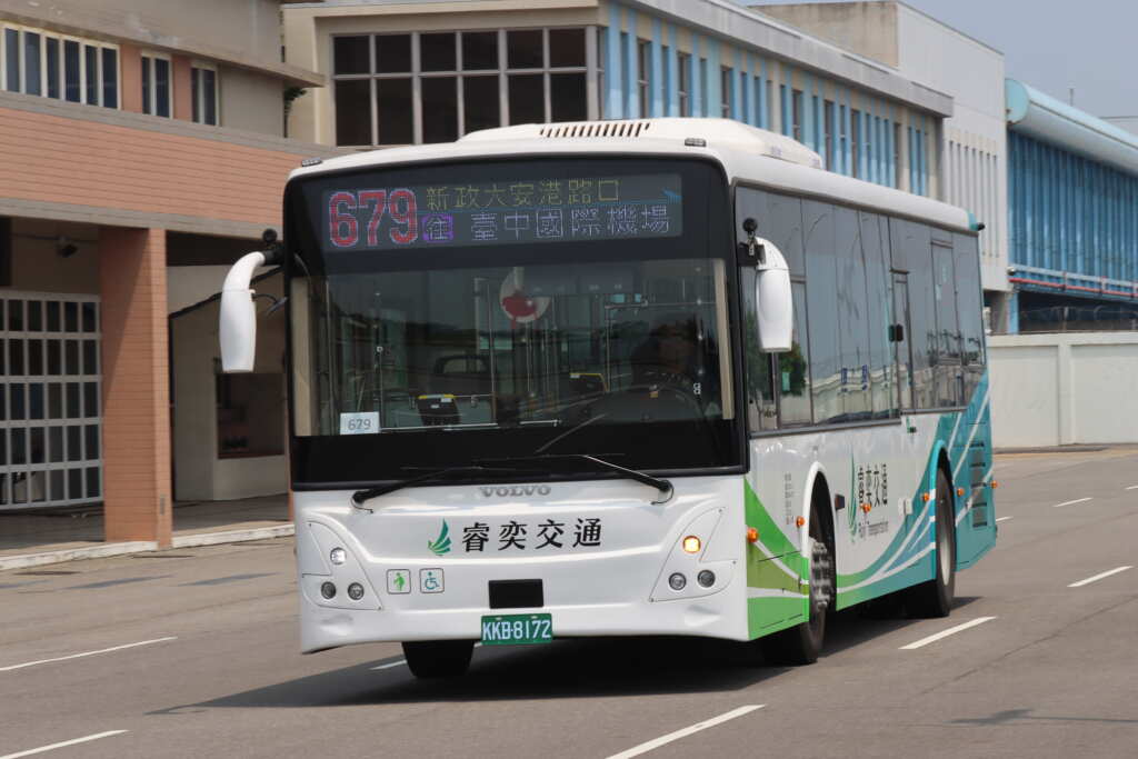 遊客逛完「台中海洋館」後，可搭乘公車前往高美濕地、清水市區、梧棲老街、港區藝術中心及三井outlet等景點。