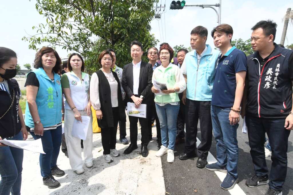 ▲立法院交通委員會今日考察彰化地區交通建設，第一站前往員林現勘大饒路、林厝交流道壅塞、員林30米園道。（記者林明佑翻攝）