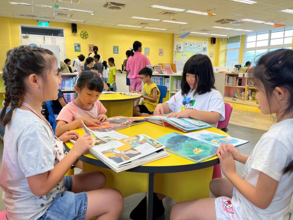 ▲圖文書廣受民眾喜愛，歡迎一起來閱讀。（台中市文化局提供）