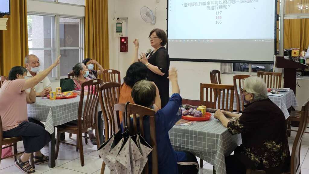 ▲彰化榮家舉辦樂齡財務規劃講座，提升長輩與職員工金融知識。（記者林明佑翻攝）