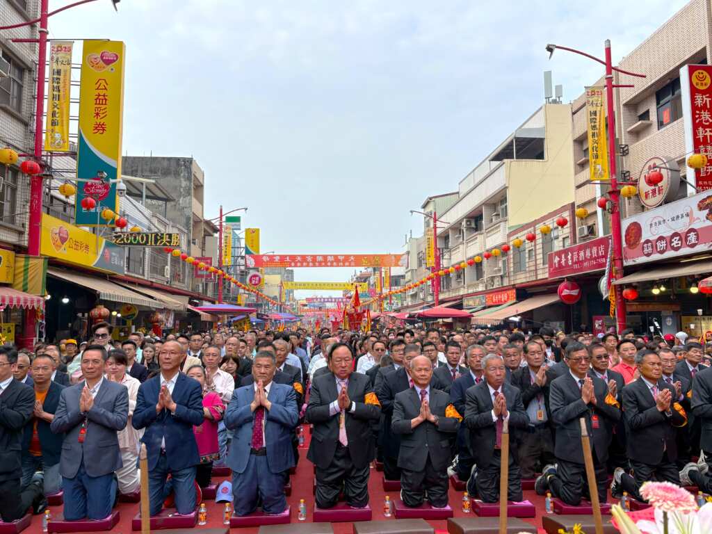大甲媽祖祝壽大典，由嘉義縣長翁章梁、鎮瀾宮董事長顏清標、新港奉天宮董事長何達煌、花蓮縣長徐榛蔚、立委陳冠廷、蔡易餘、顏寬恒、新港鄉長葉孟龍等人主祭，並率領上萬隨香信眾一同為媽祖祝壽。