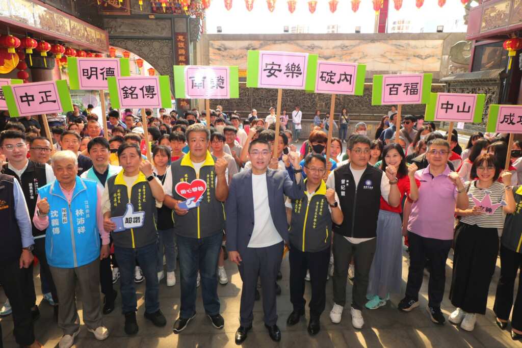 ▲基隆市長謝國樑為考生們加油打氣,祝福大家都能夠金榜題名。(基隆市政府提供)