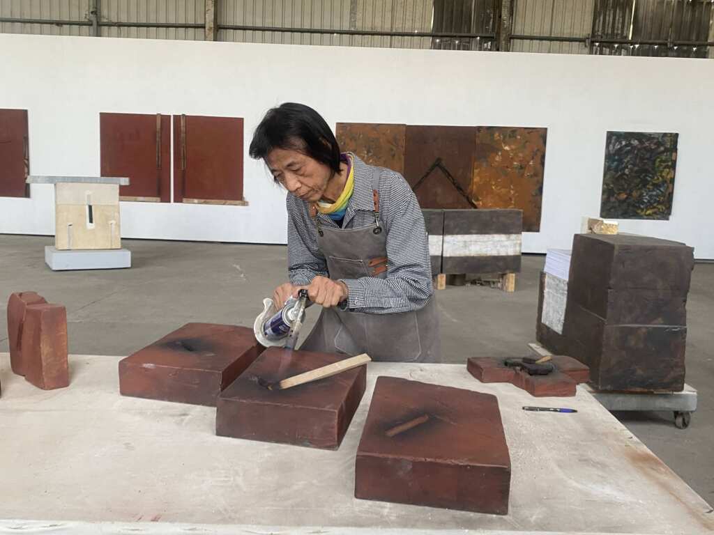 ▲彰化縣藝術界再傳捷報！有臺灣陶藝界最高榮譽之一的「2025臺灣陶藝獎」近期公布得獎名單，其中卓越貢獻獎由彰化縣傑出陶藝家陳正勳（又名陳博垚）榮獲。（彰化縣文化局提供）