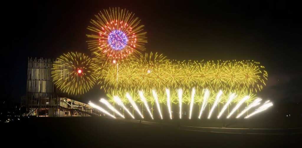 ▲300秒的煙火秀以五大篇章「新生、旅程、色彩、融合、展望」演繹藝術啟航的歷程。（煙火模擬圖／新北市文化局提供）