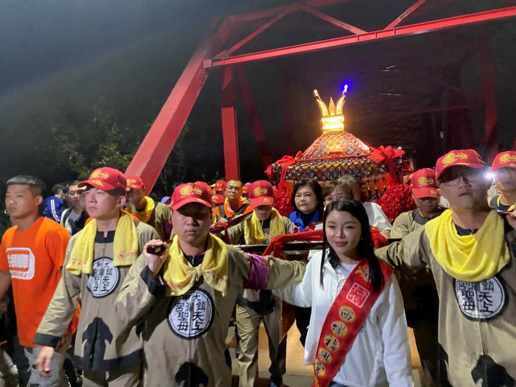 大甲媽抵雲林,張麗善率縣府團隊虔誠迎駕,祈福庇佑鄉親。(記者廖承恩翻攝)