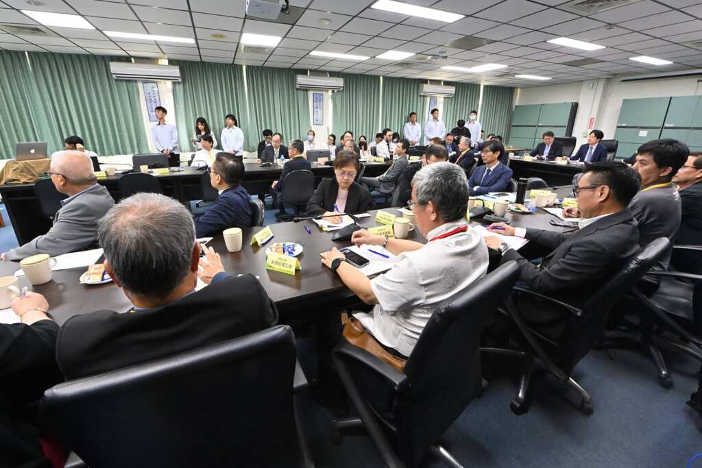 ▲因應川普關稅總統赴台中與機械器具業者座談。(記者張玉泰攝)