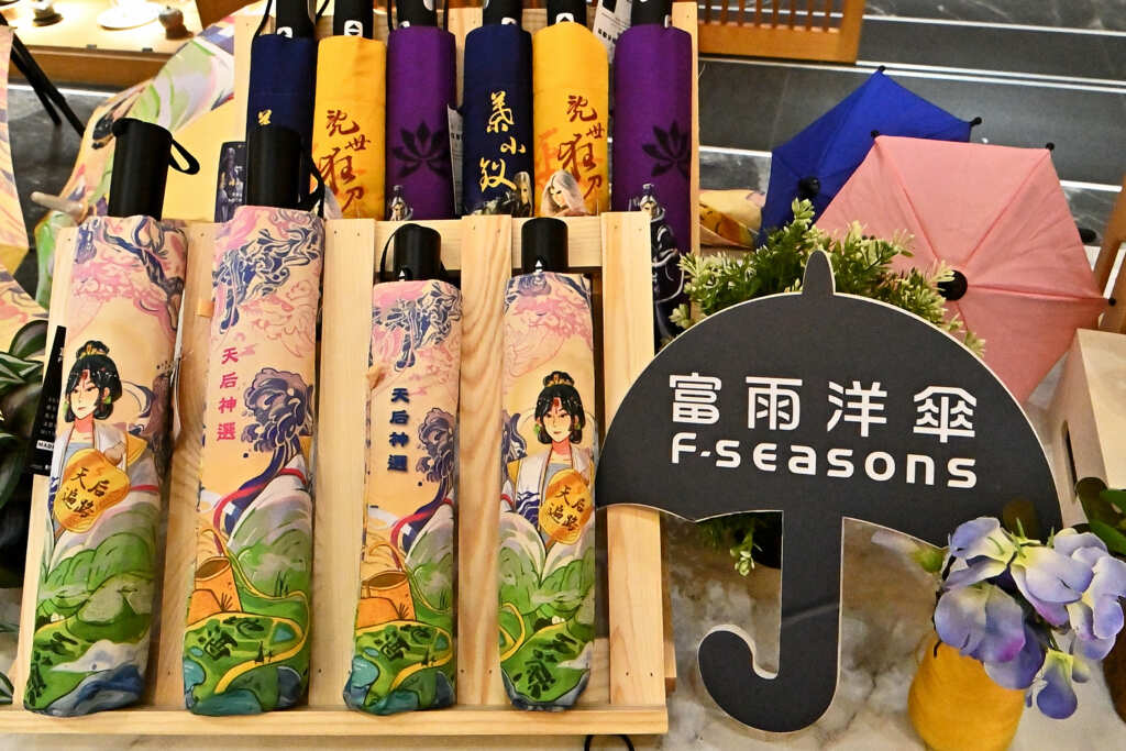 富雨洋傘 為雨傘賦予了F-Seasons的品牌名稱,希望能夠在一年四季中,都能為夠每個人遮陽、擋雨甚至防風(圖/張玉泰攝)