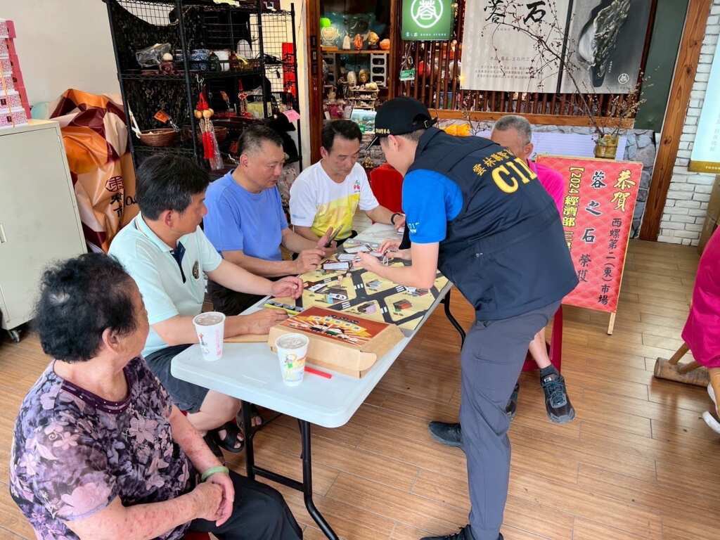 活動別出心裁,設計結合實際案例的情境桌遊。(記者廖承恩翻攝)