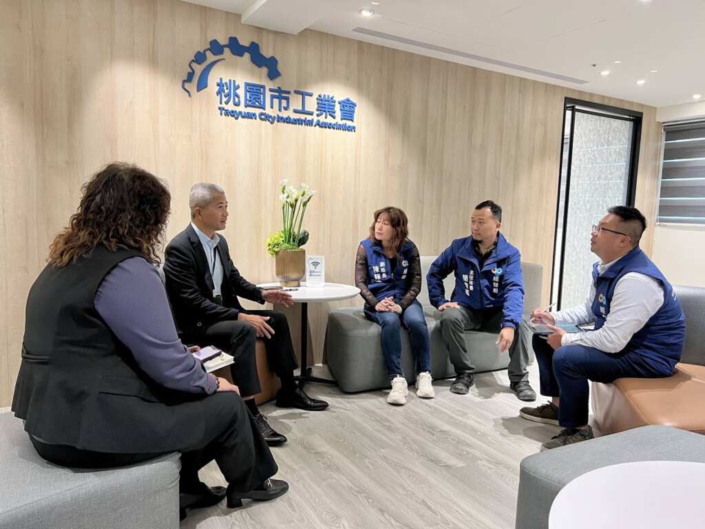 ▲桃園市政府因應關稅衝擊的行動持續進行當中，經發局今（7）日前往拜會桃園市工業會，了解業者掌握的初步評估。（桃園市政府提供）