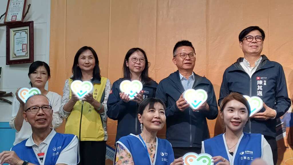 透過「馨心學堂2025」的啟動，象徵政府與企業共同攜手，以AI科技為橋樑，為高雄、為全台打造一條更具希望與溫度的數位未來。（圖：記者洪瑞麟拍攝）