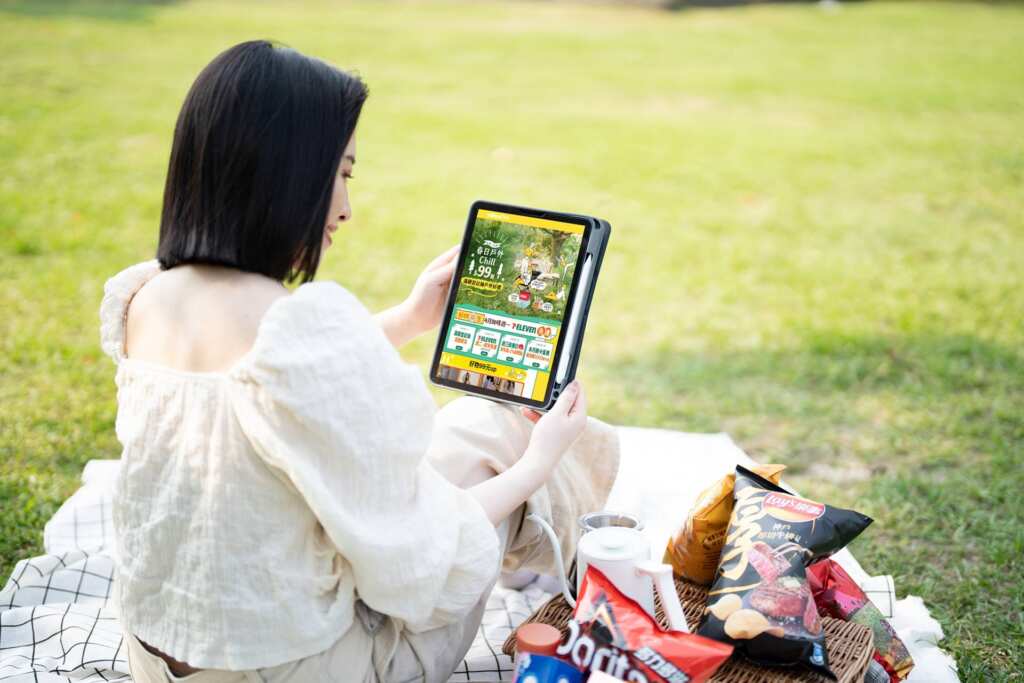 ▲Yahoo奇摩拍賣祭出「春日戶外CHILL」優惠活動,精選戶外踏青必備夯品只要99元起,消費滿額就可抽OWL CAMP觀星椅、CHUMS保冷提袋、竹柄折疊餐具等好禮!(Yahoo奇摩購物提供)