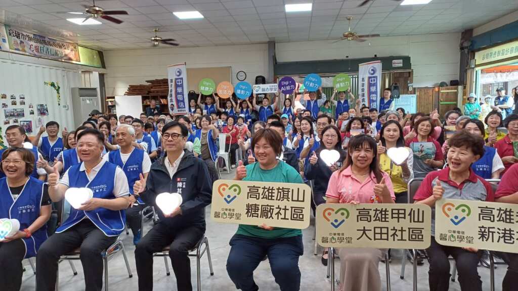 透過「馨心學堂2025」的啟動,象徵政府與企業共同攜手,以AI科技為橋樑,為高雄、為全台打造一條更具希望與溫度的數位未來。(圖:記者洪瑞麟拍攝)