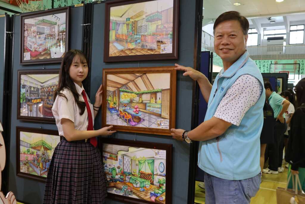 ▲員林美術設計聯展登場,五校聯手打造千件青春創作。(記者林明佑翻攝)