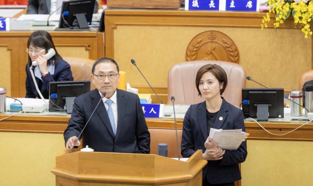 ▲新北市長侯友宜於市議會施政報告。(新北市政府原民局提供)