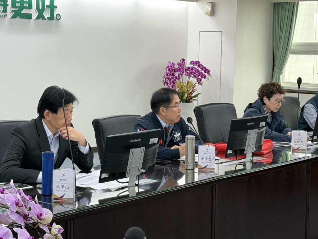 南市府將動用第二預備金，鼓勵相關產業分散市場，並銜接中央880億支持方案，全力協助臺南產業突圍。