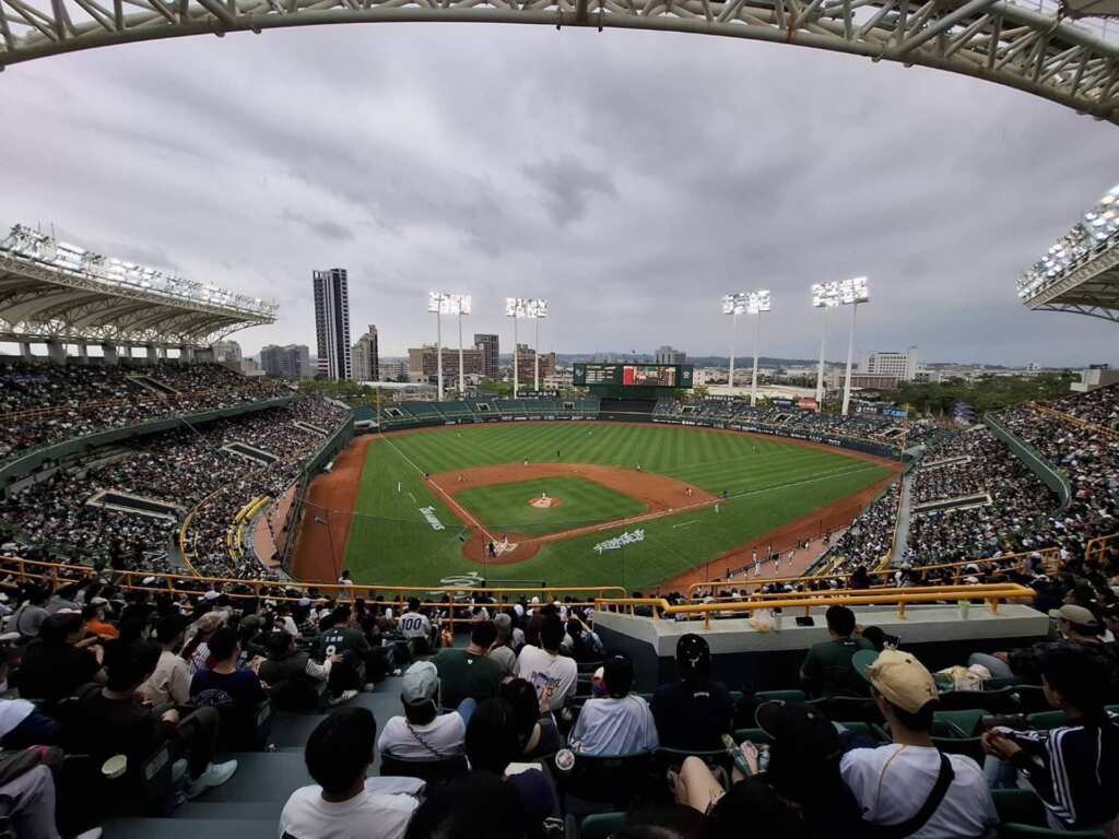 ▲台鋼雄鷹隊史第二年主場首戰澄清湖棒球場開打。(高雄市運發局提供)