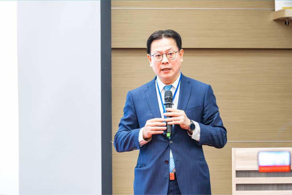 ▲彰基總院長陳穆寬教授指出:醫學中心的責任,是肩負急重難罕症的醫療照顧。癌症治療除了尖端儀器,更關鍵的是醫師的治療水準。(彰化基督教醫院提供)