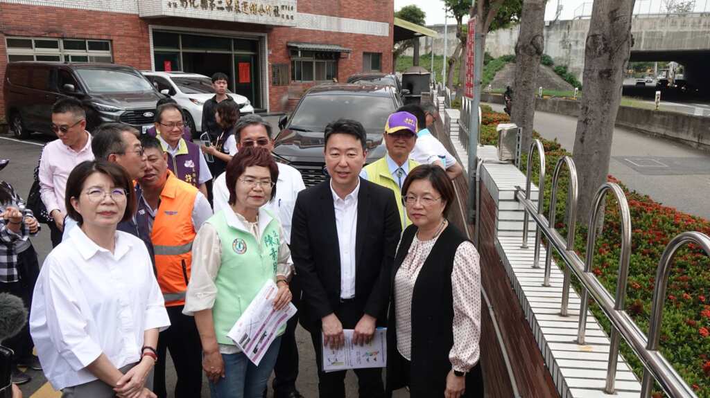 ▲立法院交通委員會今日考察彰化地區交通建設，第二站前往彰化市現勘彰化交流道壅塞之改善規劃。（記者林明佑攝）