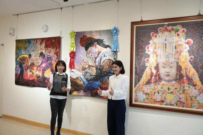 拼布展展出60件布畫、70件布包 精湛工藝展現手作魅力。(記者廖承恩翻攝)