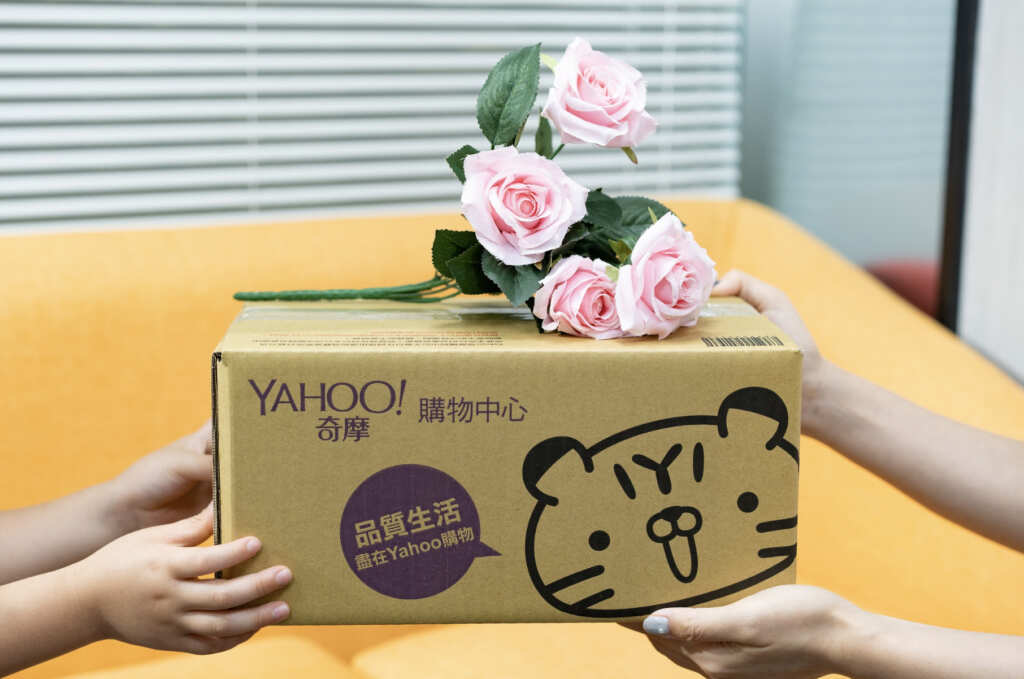 ▲關稅衝擊,全球股市震盪,讓媽媽開心又能省荷包是一大難題。Yahoo奇摩購物觀察,美妝保養、3C家電、票券成三大熱搜送禮品類,Apple抗漲、唇膏妝點氣色業績飆,省時省力家電、旅遊/餐券滿足媽媽心願夯賣!(Yahoo奇摩購物提供)