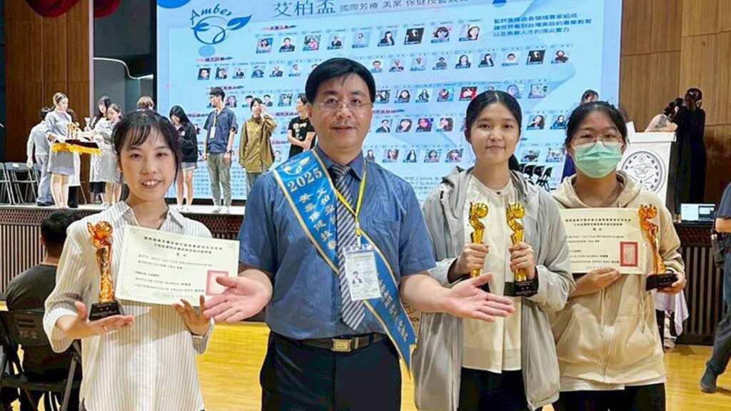 ▲大葉大學藥保系許文光老師(左二)帶領學生挑戰艾柏盃。（記者林明佑翻攝）