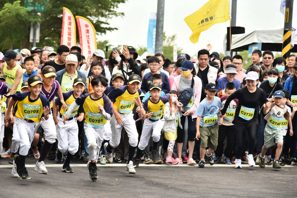 田中馬拉松「為愛而跑,助浪溫飽」的公益捐糧行動跑出1公里捐出10元作為流浪動物糧食基金(圖/田中馬拉松)