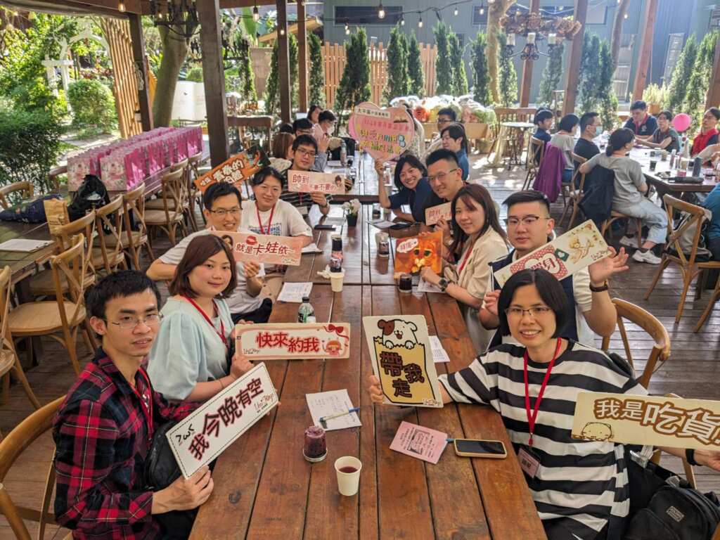 活動規劃舒壓團康遊戲，讓參加者逐步打開心房。