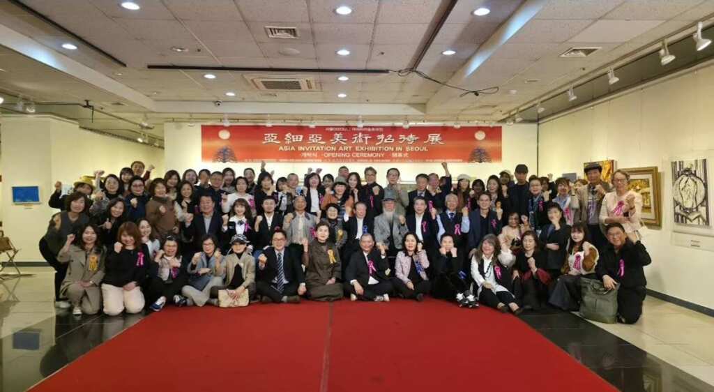 ▲2025年4月韓國亞細亞美術招待展開幕合照。（金獎畫家陳炳臣提供）