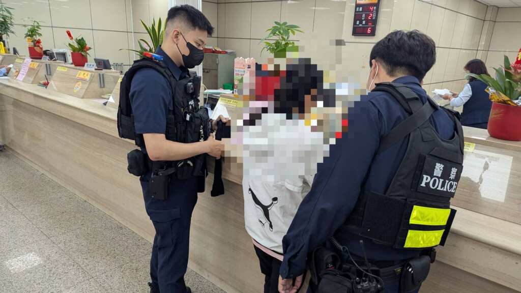 ▲彰化市一名50歲吳姓女子險些痛失畢生積蓄，所幸銀行行員機警察覺異狀，通報警方聯手阻詐。（彰化警方提供）