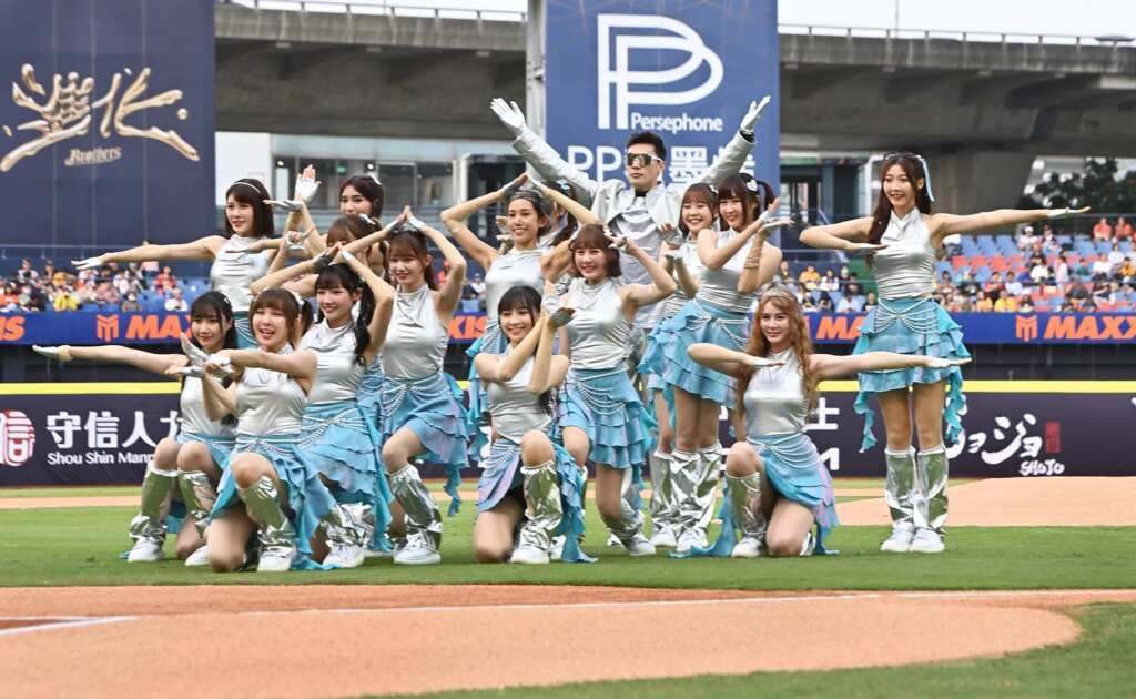 ▲啦啦隊女孩應援。