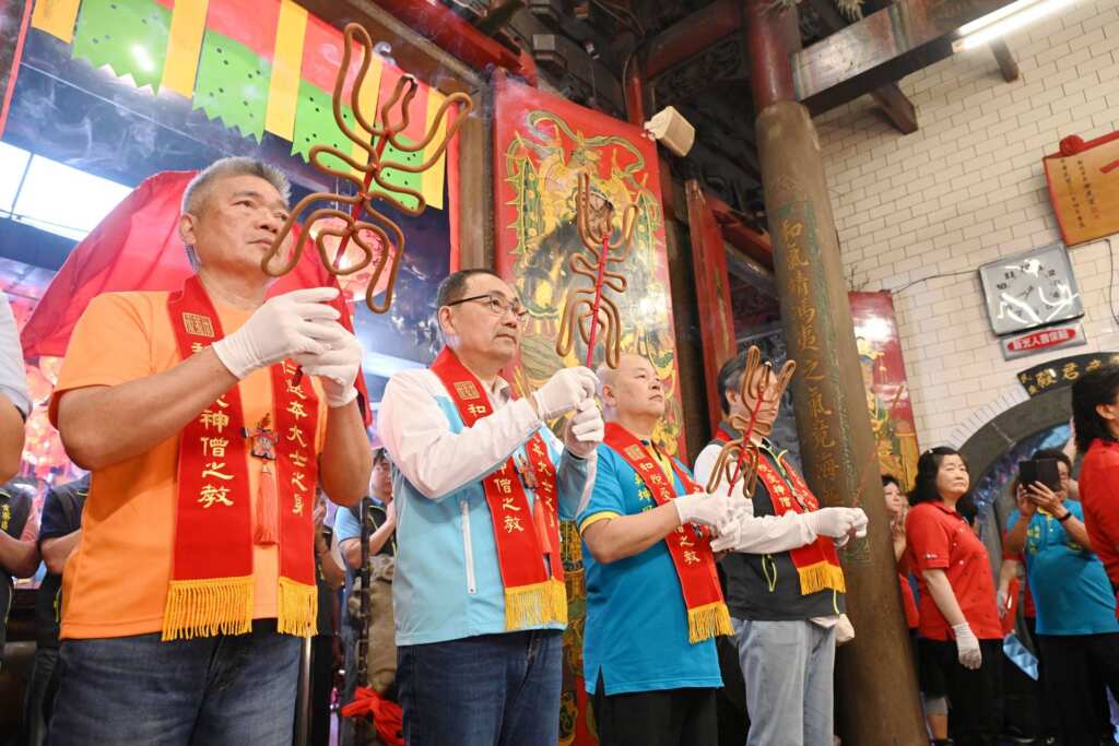 ▲侯友宜今（20)日前往貢寮仁和宮及德心宮參拜，恭祝媽祖娘娘聖誕千秋。（新北市政府提供）