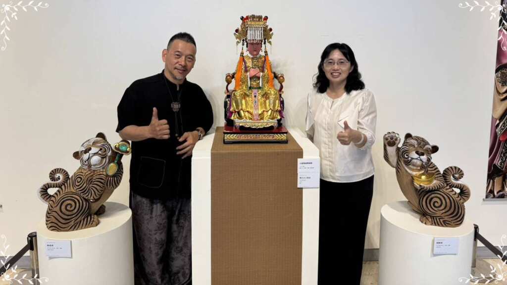 ▲彰化縣文化局自即日起至5月4日在彰化縣立美術館展出「乙巳神采話甲子-錦中60創新藝」柯錦中邀請展,彰化縣文化局局長張雀芬誠摯邀請藝術同好一同見證工藝大師的非凡匠心。 (記者林明佑翻攝)