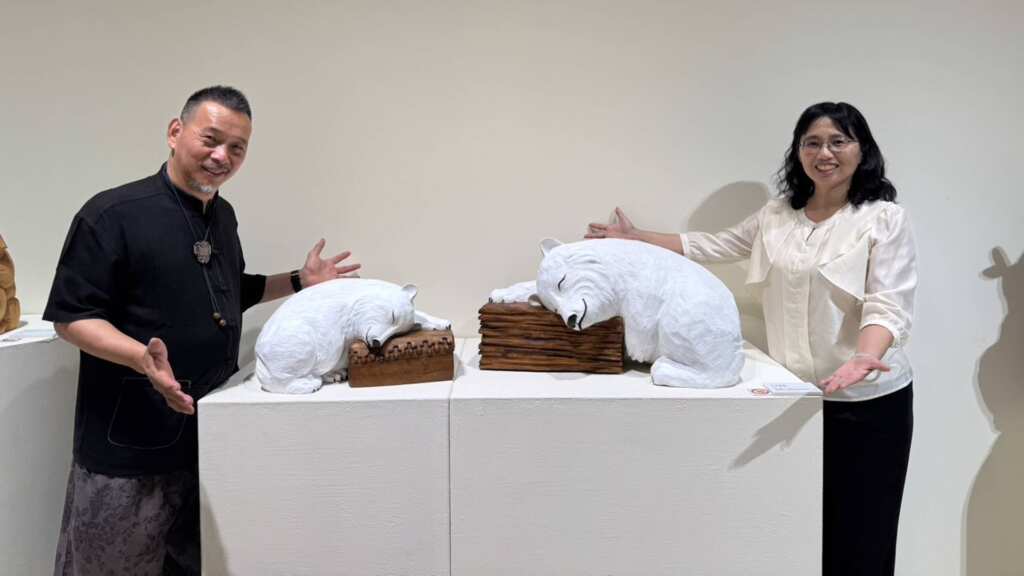 ▲除了精進粧佛技藝,柯錦中老師近年來積極運用當代媒材,發展多元創新作品。(記者林明佑翻攝)