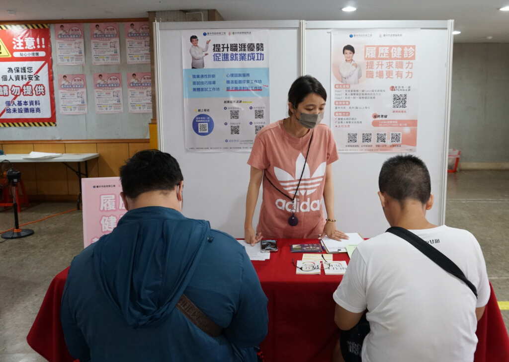 ▲職業適性診斷提供履歷健診與職涯探索服務。（台中市勞工局提供）