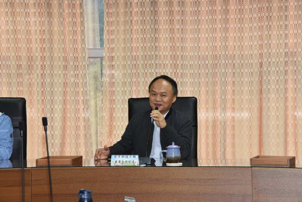▲為落實企業社會責任、回饋社會，佳幸科技工程股份有限公司董事長游祥達捐贈價值新臺幣200萬元之3D靜脈定位儀1組供苗栗縣政府消防局使用。（記者林明佑翻攝）