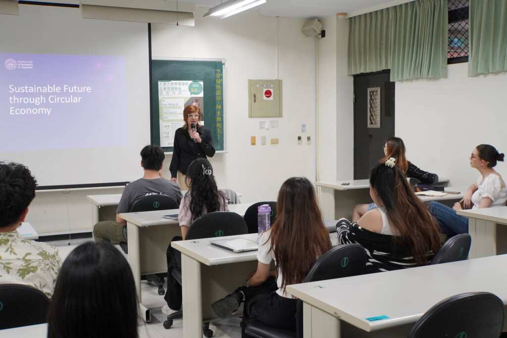 ▲大葉大學企管系邀請波蘭的老師到校授課。（記者林明佑翻攝）