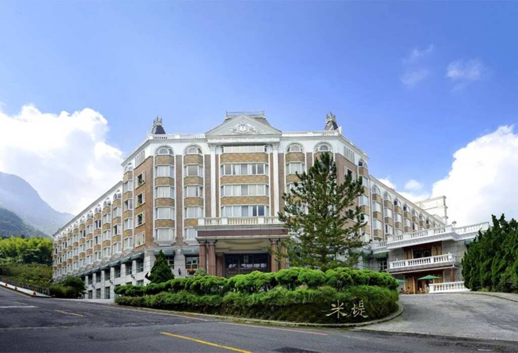 ▲位於南投鹿谷的溪頭米堤大飯店，坐落於海拔千公尺的山林之中，四季常綠、空氣清新，長年以來吸引無數旅人前來養身養心。（米堤飯店提供）