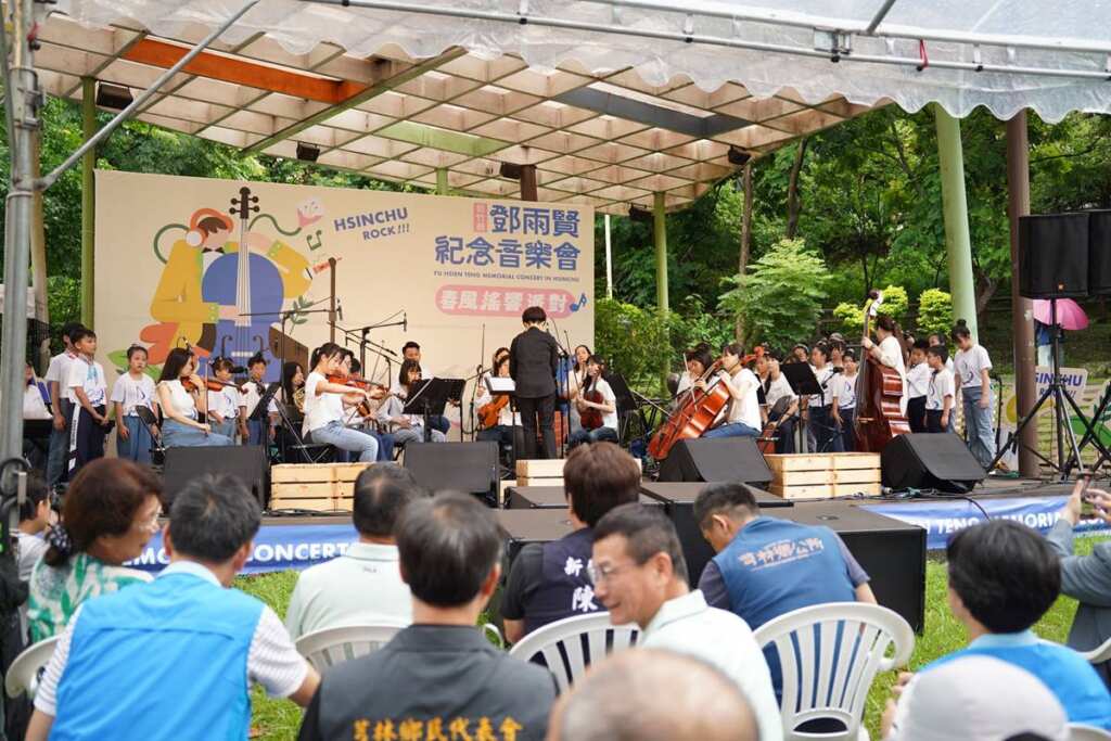▲新竹縣傑出音樂團隊捷音室內樂團詮釋鄧雨賢經典作品。(新竹縣政府提供)