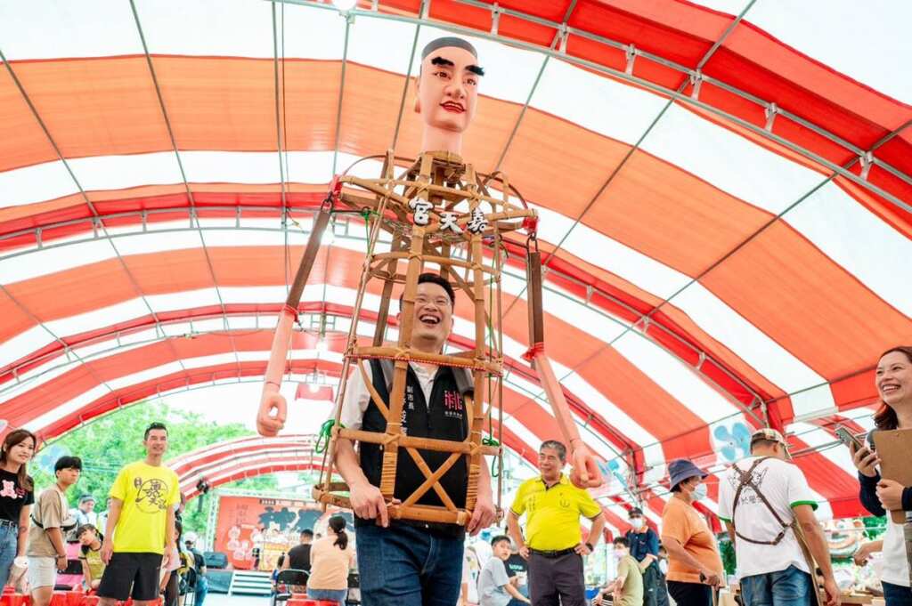 ▲桃園市副市長蘇俊賓曾在大溪大禧遶境時客串一角。（桃園市政府提供）