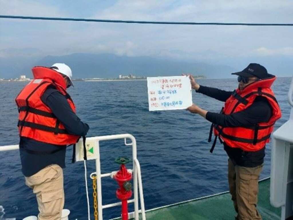 ▲海域水質監測，守護民眾戲水健康與安全。（花蓮縣環保局提供）