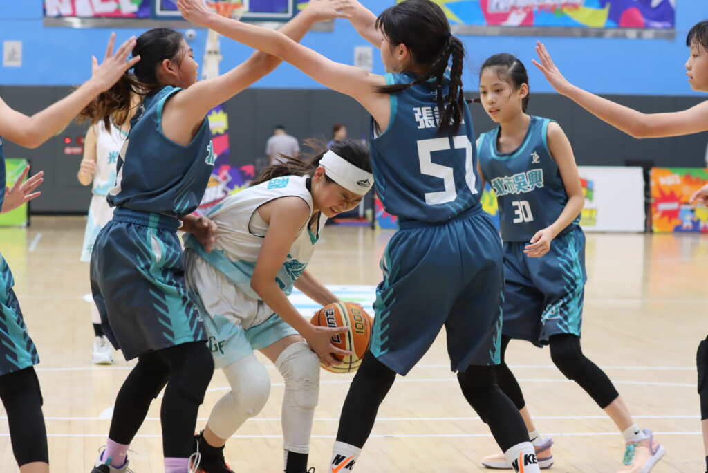 吳興國小克服第一節1比10的劣勢，靠著堅實防守，最終反敗為勝淘汰宜蘭光復。 (魏冠中攝影)