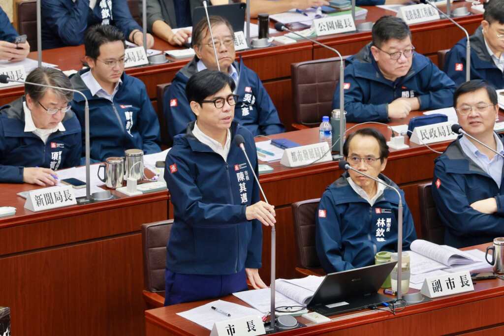 ▲高雄發的電長期北送,支應北部地區的用電缺口,陳其邁在市政總質詢中強調用電公平及均衡的重要性,各縣市發展產業的同時,亦要自行承擔用電的責任。(高雄市政府提供)