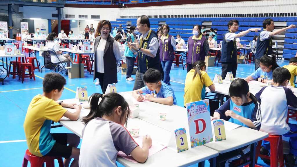 ▲2025年國小學童潔牙觀摩賽，今日上午在彰化縣立體育館辦理彰化縣地區預賽，彰化縣長王惠美等人與會為小選手們加油打氣。（記者林明佑攝）