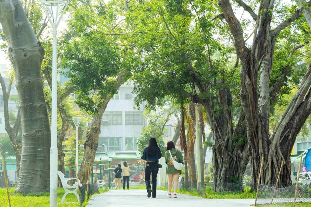 ▲四維香花公園改造以「寬敞、明亮、通透」為核心設計理念。（高雄市政府提供）